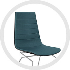 Nahansicht der blauen Rückenlehne vom Aeris Linu mit integrierter Lordosenstütze.