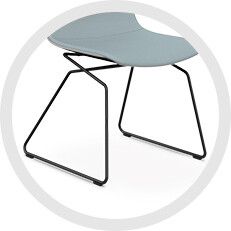 Unterer Bereich des ergonomischen Stuhls Aeris Linu, mit schwarzem Kufen-Gestell.