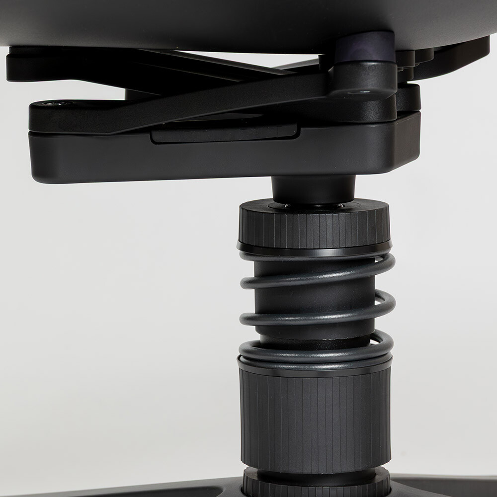 Nahaufnahme des Federbeins und der Flex-Kinematik des Aeris Linu Task.