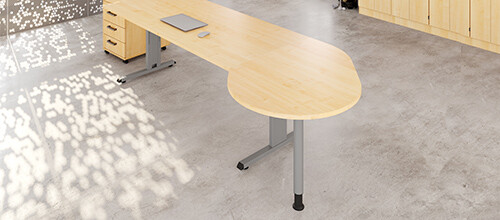 Schreibtisch mit Anbauplatte Trapezform